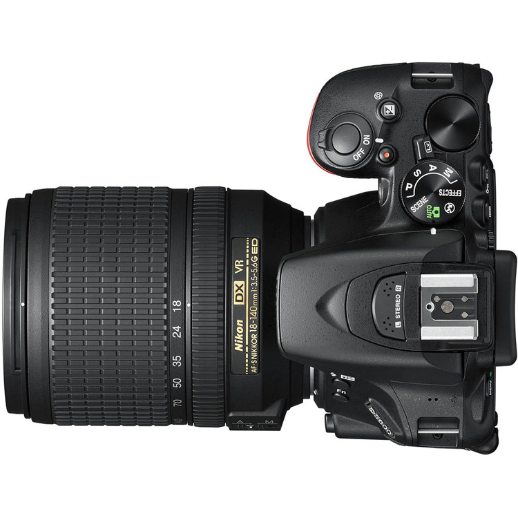 دوربین نیکون D5600 + 18-140mm VR(کارکرده)
